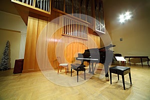 Pipe organ and concert grand piano in hall