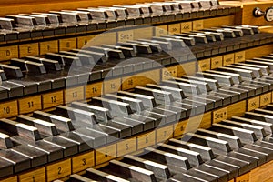 Pipe organ keys