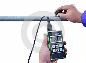 Pipe thickness measurement with UTM photo