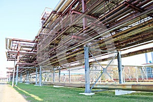 Pipeline overpass with iron pipes for pumping liquids with outlets and drains in an oil refinery, petrochemical, chemical