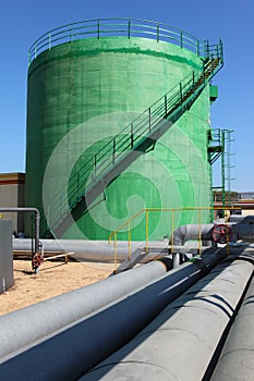 Pipeline and storage tanks