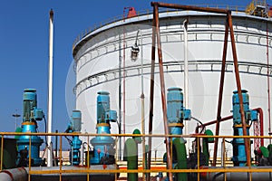 Pipeline and storage tanks