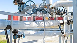 Pipelines and latches. Oil refinery. Equipment for primary oil