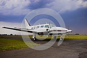 Piper Navajo PA-31 - Side View