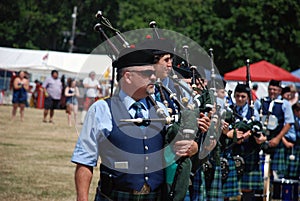 Pipers in Formation