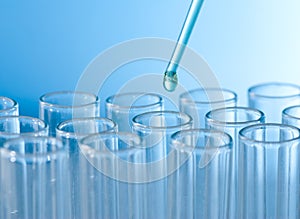 Pipette put the solution to cuvette