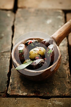 Piquant olives