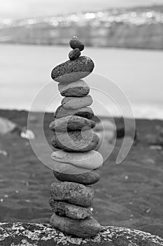 Piramide of Stones BN