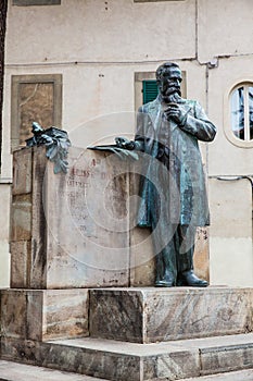 Monument to the mathematician and politician Ulisse Dini in Pisa