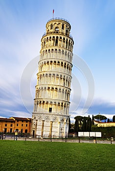 Pisa leaning tower, Italy photo