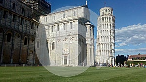 Pisa\'s leaning tower photo
