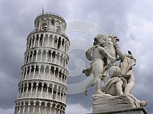 La Torre a estatua 