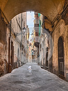 Pisa, Tuscany, Italy: narrow alley in the old town