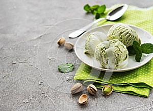 Pistachio ice cream and mint