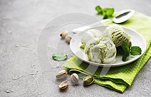 Pistachio ice cream and mint