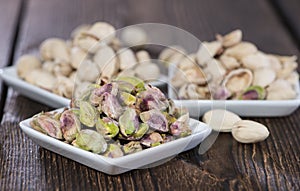 Pistachios in a bowl (on wood)