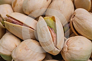 pistachos con fondo de pistachos horizontal photo