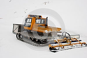 Piste machine