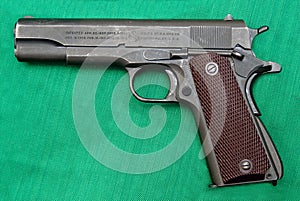 Pistol Colt M1911A1