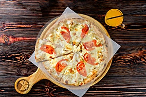 Pizza with chicken and tomatoes rustic style