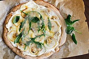 Pizza with cream sauce, pears and cheese dor blue.