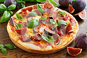 Pizza with figs, img