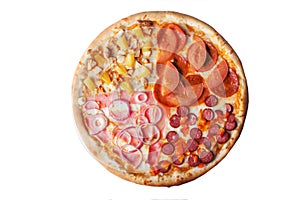 Pizza four sectors, chicken, pineapple, ham, onion, pepperoni, sausage, tomatoes, mushrooms, different flavors