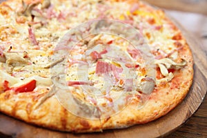 Pizza ham and mushroom