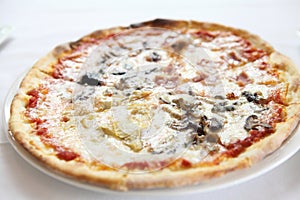 Pizza ham and mushroom