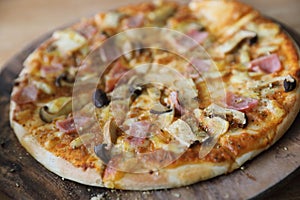 Pizza ham and mushroom