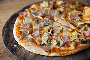 Pizza ham and mushroom