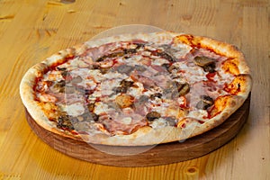 Pizza with ham