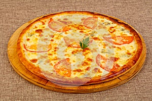 Pizza Margarita with cheese