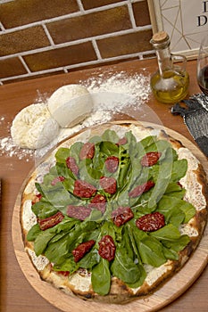 Pizza  rucula and dried tomato