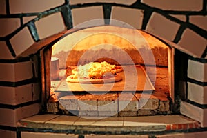 Una hoja circular grande de masa ligera horno 