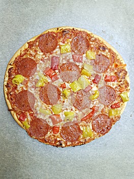Pizza pepperoni salame piccante photo