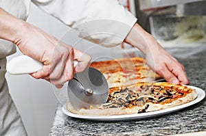 Pizza preparartion - cutting