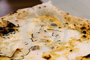 Pizza quattro fromaggi in restaurant