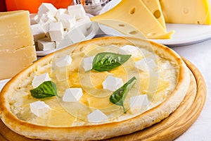 Pizza quattro fromaggi