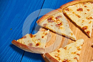 Pizza with three cheeses.