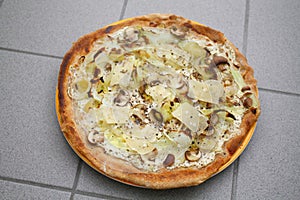Pizza from wholemeal with vegetables