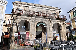 Pizzo Calabro - Il settecentesco Palazzo Mattei in Piazza della Repubblica