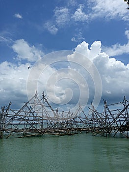 a place where fishermen store their catch from the sea, fish, shrimp or crabs, a place made of bamboo.