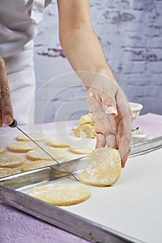 Placing the cookies on the baking sheet with a greaseproof paper