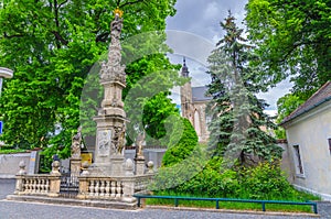 Columna más cercano osario pequeno romano católico capilla 