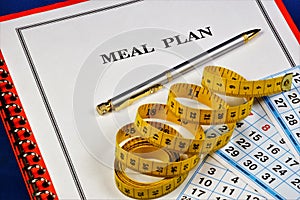 Plan meals on the calendar and measure the figure with a tape measure. A healthy lifestyle is to monitor the caloric content of