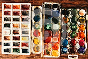 Plan view of a watercolor paint box.