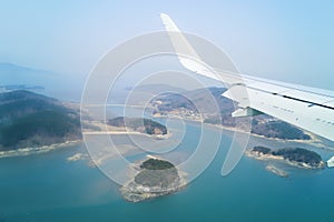 Plane flies to the airport of Incheon , Korea