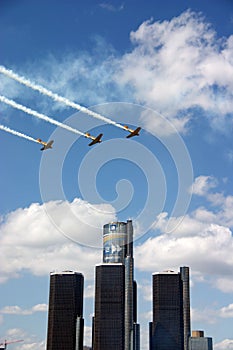 Planes Over Ren Cen