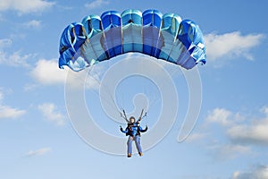 Planning girl-parachutist photo